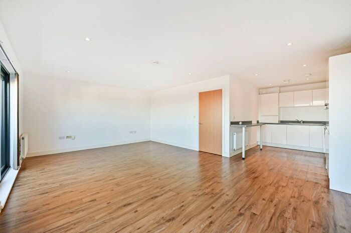 2 Bedroom Flat For Sale In Ewell Road, Tolworth, Surbiton, KT6