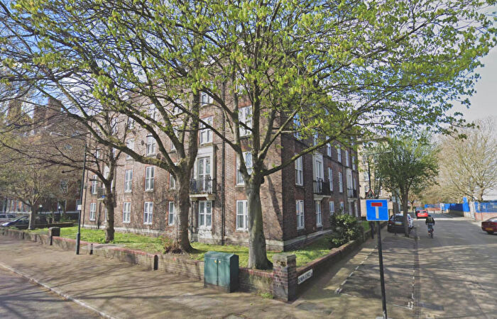 3 Bedroom Flat To Rent In Oxenham House, Benbow Street, London, SE8