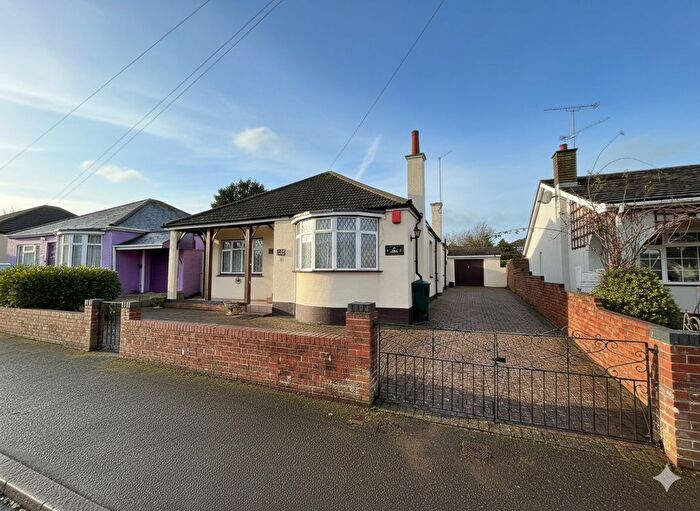 3 Bedroom Detached Bungalow For Sale In Locarno Avenue, Luton, Bedfordshire, LU4