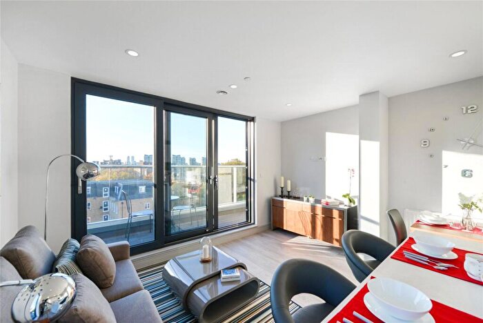 2 Bedroom Apartment To Rent In Bethwin Road, London, SE5