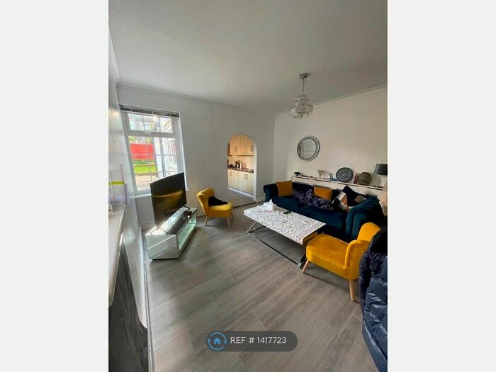 3 Bedroom Semi-Detached House To Rent In Ridge Street, Watford, WD24