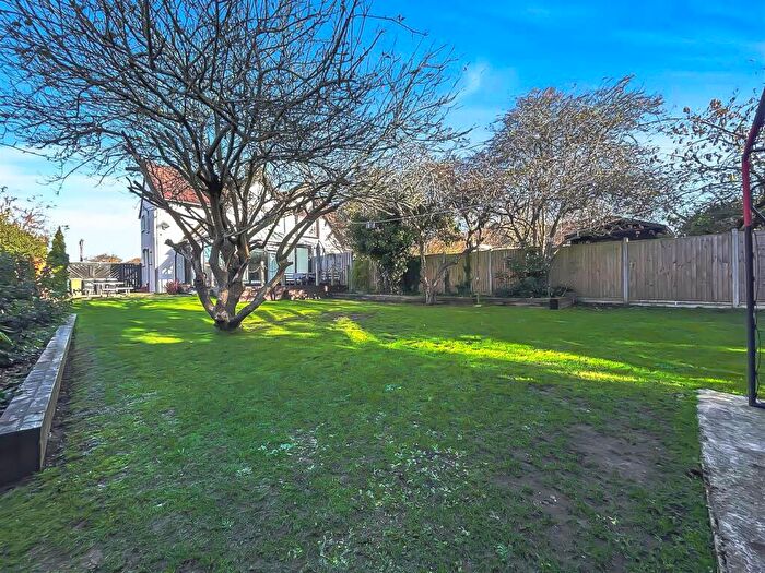 3 Bedroom Semi Detached House For Sale In Buckingham Road, Bletchley, Milton Keynes, MK3