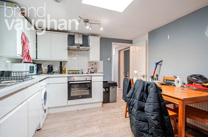 3 Bedroom Flat To Rent In Harbour Mews, Hove, East Sussex, BN3