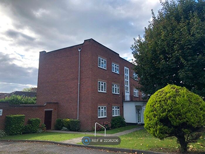2 Bedroom Flat To Rent In Georgian Lodge, Pinner, HA5