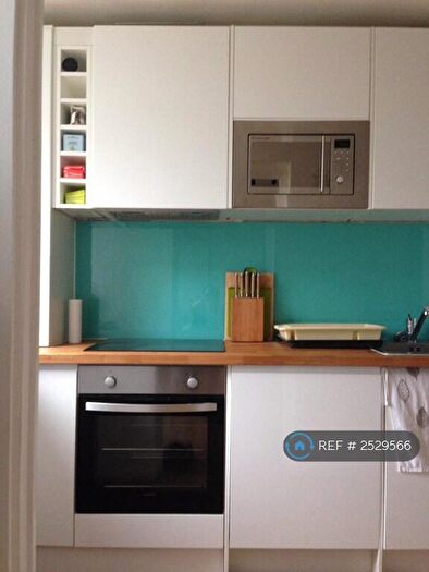 3 Bedroom Flat To Rent In John Parker Square, London, SW11