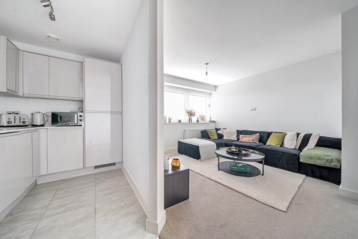 2 Bedroom Flat For Sale In Hitchin Road, Arlesey, SG15