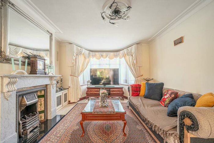 4 Bedroom House To Rent In Mayfield Avenue, North Finchley, London, N12