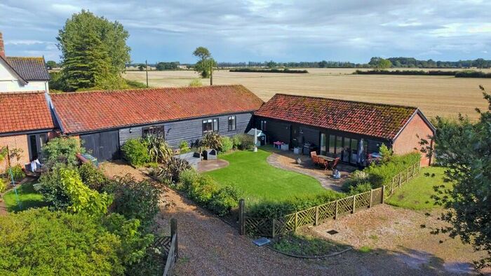 4 Bedroom Barn Conversion For Sale In Redenhall, IP20