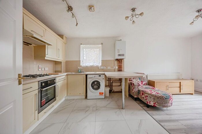 2 Bedroom Flat For Sale In Brighton Road, South Croydon, CR2