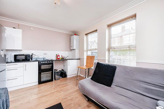 1 Bedroom Flat For Sale In Goldington Avenue, Bedford, Bedfordshire, MK40