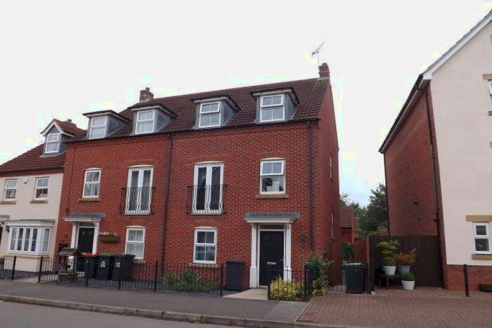 3 Bedroom Town House To Rent In Kirkby-In-Ashfield, Nottingham, NG17