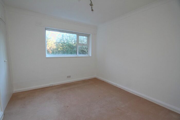 2 Bedroom Flat For Sale In Cliff Road, Eastbourne, BN20