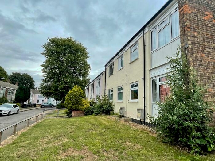 2 Bedroom Flat To Rent In Hornbeams, Harlow, CM20