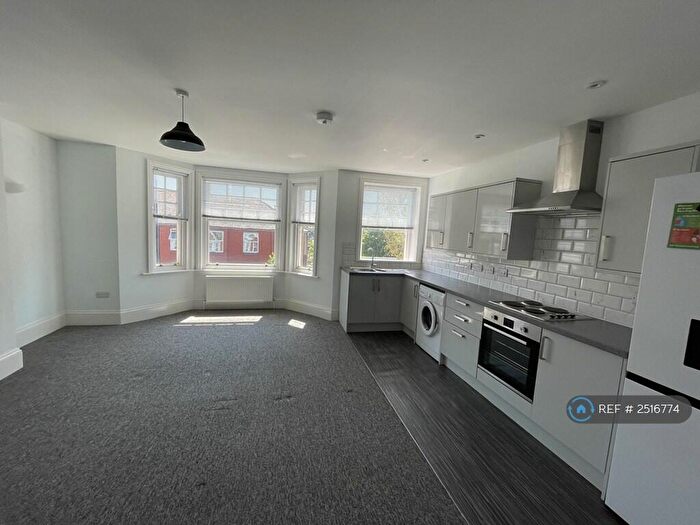 2 Bedroom Flat To Rent In South Street, Eastbourne, BN21