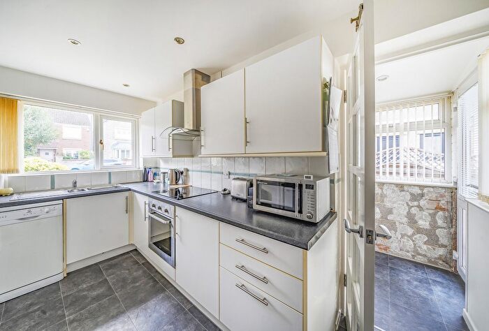 2 Bedroom Bungalow For Sale In Heather Avenue, Frampton Cotterell, Bristol, Gloucestershire, BS36
