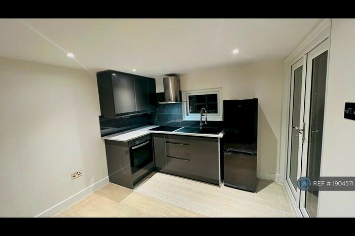 Studio To Rent In Walnut Close, Eastleigh, SO53