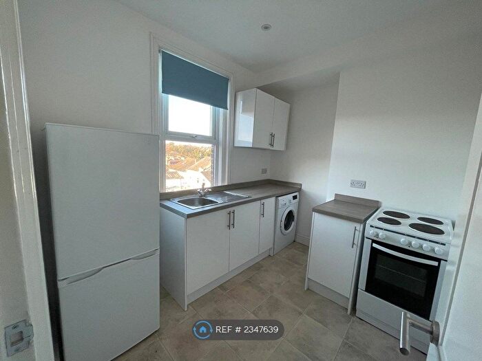2 Bedroom Flat To Rent In Camden Road, Tunbridge Wells, TN1