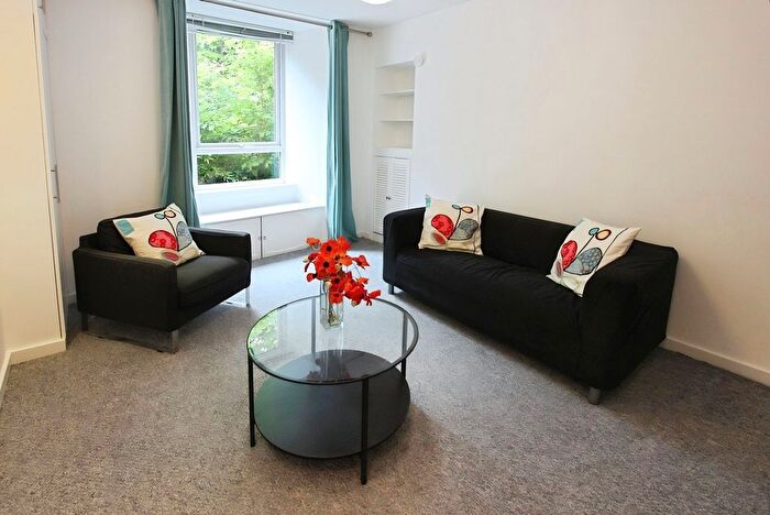 2 Bedroom Flat To Rent In Albert Street, Edinburgh, EH7