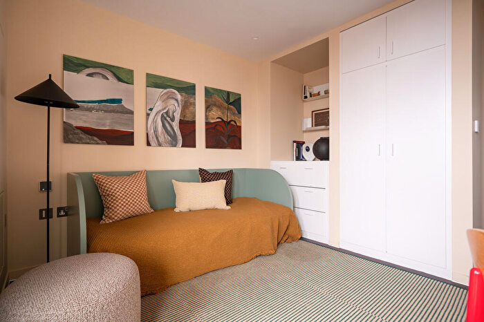 2 Bedroom Flat To Rent In Balfron Tower, Apartment, London, E14