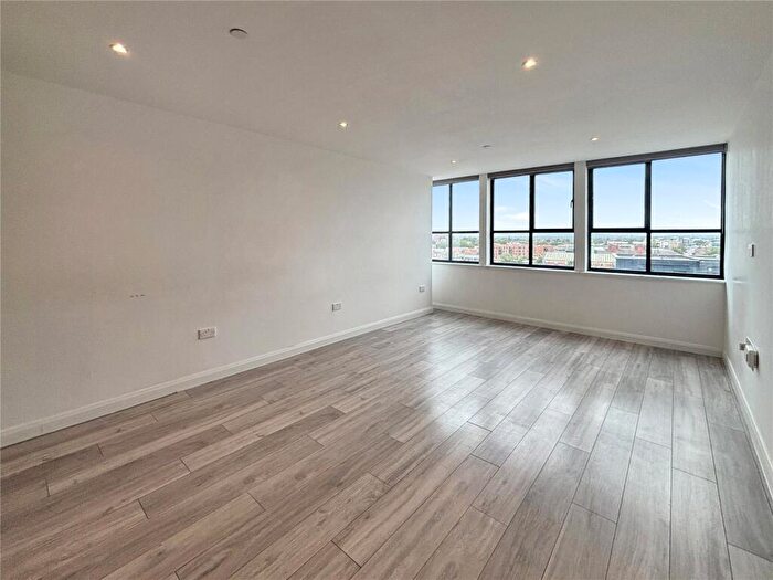 2 Bedroom Apartment To Rent In Bath Road, Slough, Berkshire, SL1