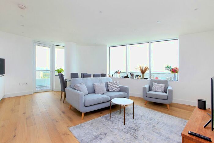 2 Bedroom Flat To Rent In Lombard Wharf, Battersea, SW11