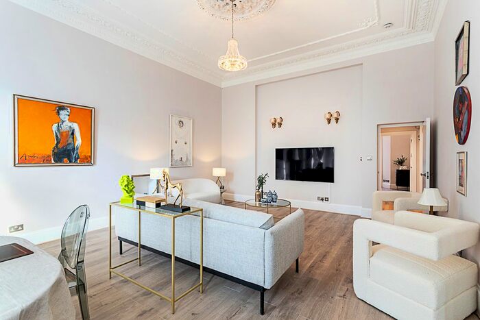 2 Bedroom Flat To Rent In Flat B, Redcliffe Gardens, London, SW10