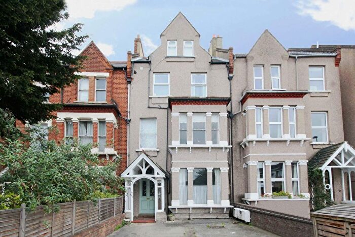 1 Bedroom Flat To Rent In Kent Gardens, Ealing, W13