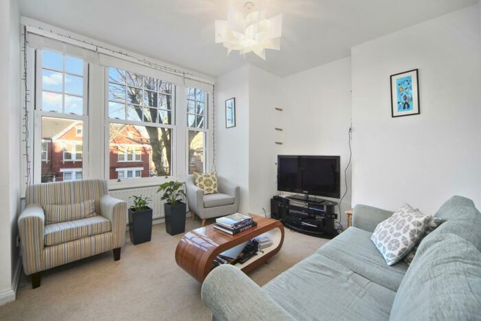 2 Bedroom Flat To Rent In Cavendish Road London, SW12