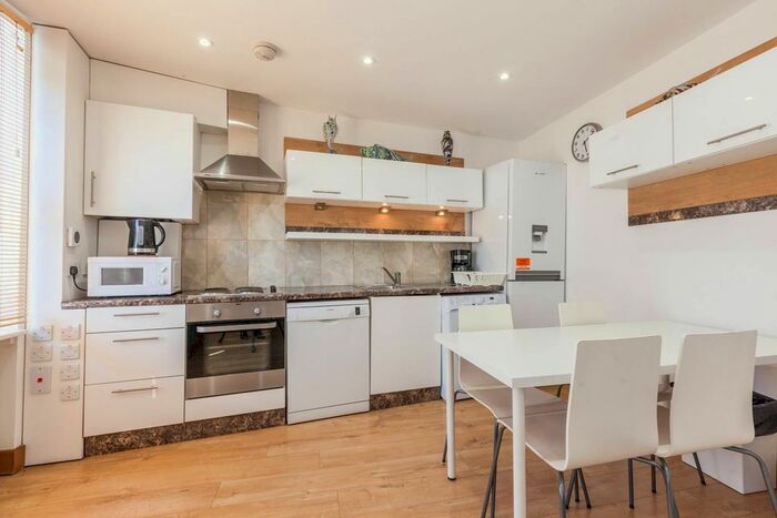 2 Bedroom Flat To Rent In Kings Cross Road, King's Cross, London, WC1X