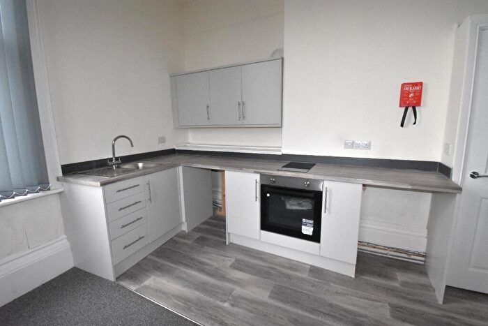 3 Bedroom Flat To Rent In Flat Rank House, Hull, HU2