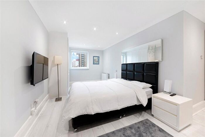 2 Bedroom Apartment To Rent In Lawn House Close, London, E14