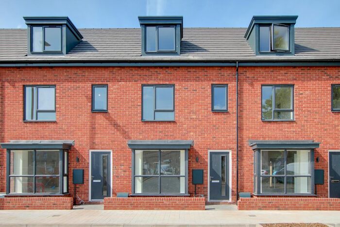 3 Bedroom Town House To Rent In Soar Lane, Leicester, LE3