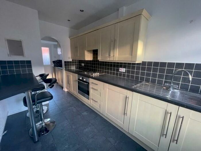 3 Bedroom End Of Terrace House To Rent In Anzio Crescent, Lincoln, LN1