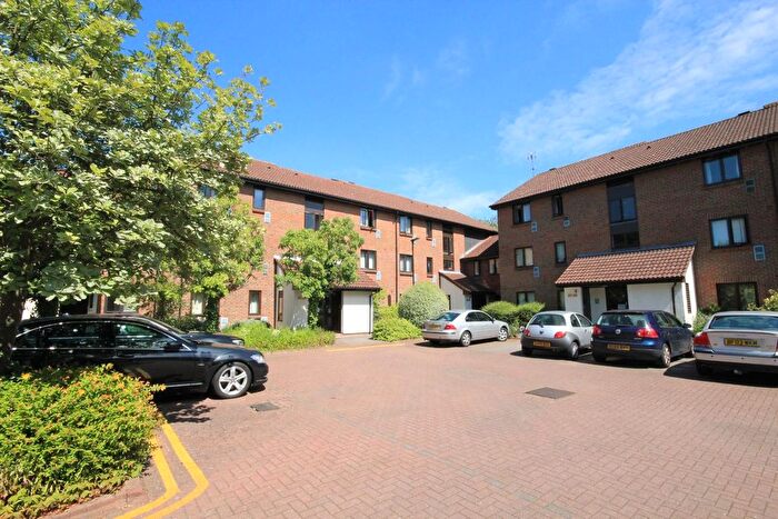2 Bedroom Flat To Rent In Braybourne Drive, Isleworth, TW7