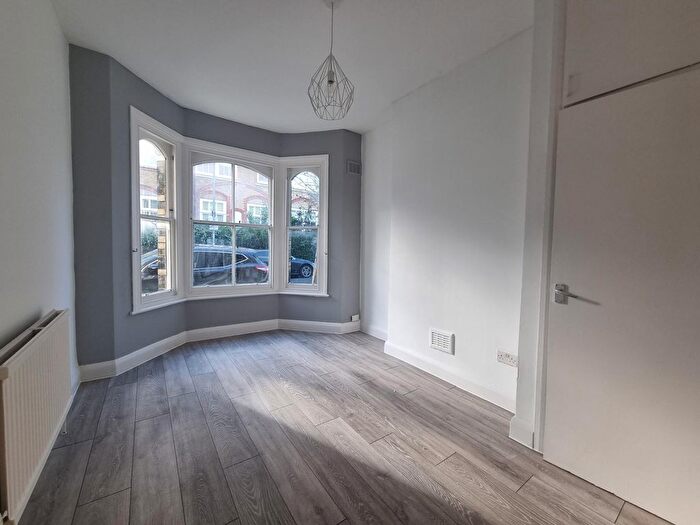 2 Bedroom Flat To Rent In Bewick Street, London, SW8