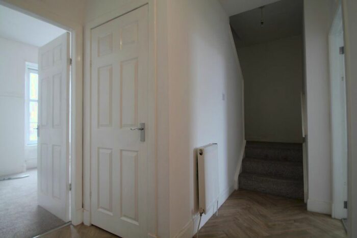 3 Bedroom Maisonette To Rent In Strathmartine Road, Dundee, DD3