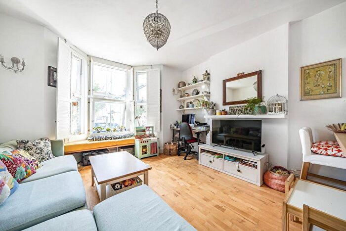 2 Bedroom Flat For Sale In Allison Road, Acton, London, W3