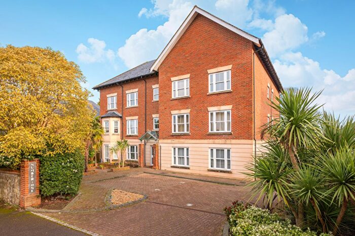 2 Bedroom Flat To Rent In Albury Road, Guildford, Surrey, GU1