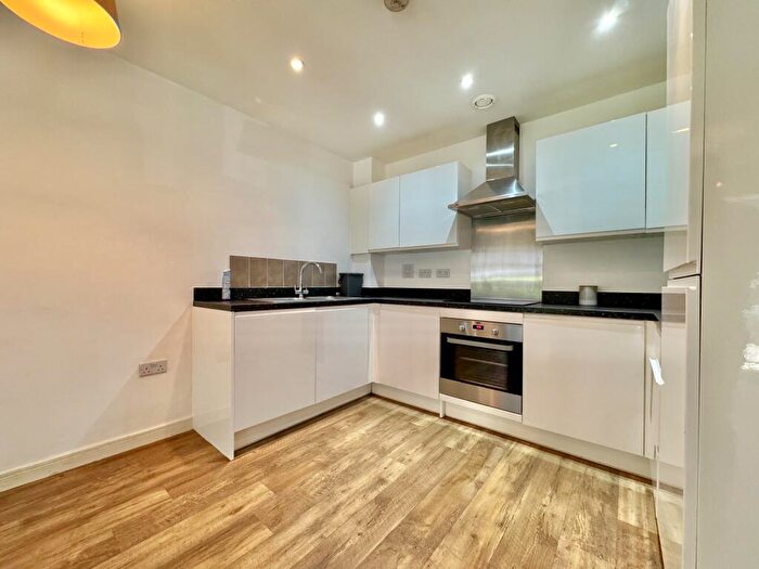 1 Bedroom Flat To Rent In Pennant House, Cross Street, PO1