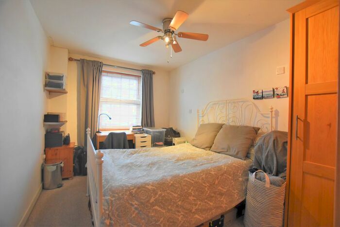 1 Bedroom Flat To Rent In High Street, Barkingside, Ilford, IG6