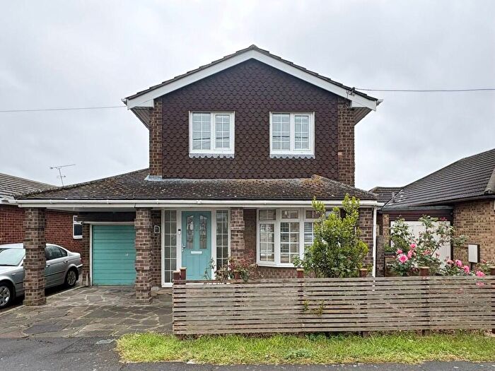 2 Bedroom Detached House To Rent In Central Avenue, Canvey Island, Essex, SS8