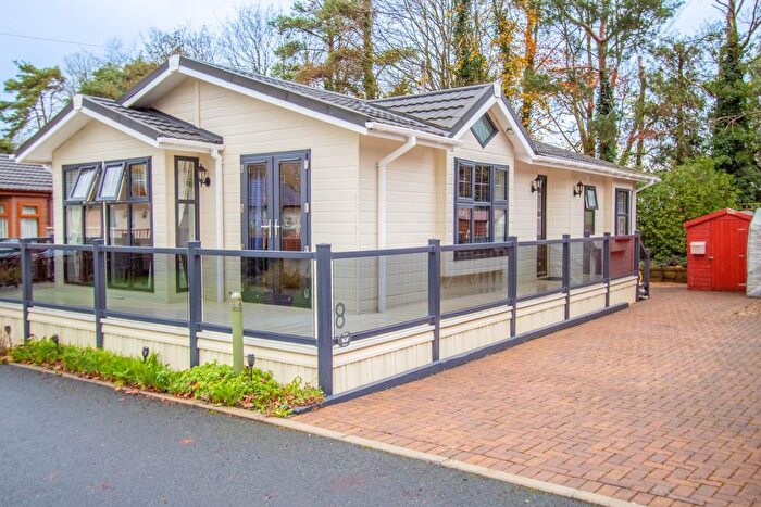 2 Bedroom Park Home For Sale In Long Range Park, Whimple, EX5