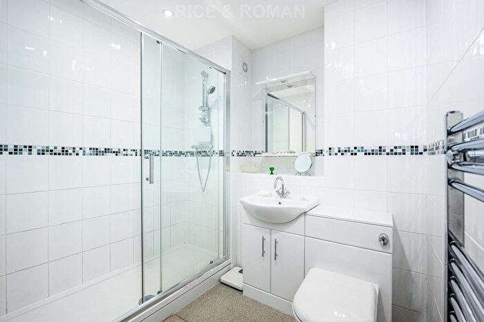 2 Bedroom Flat For Sale In Pitson Close, Addlestone, KT15