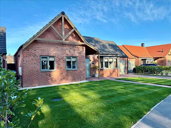 2 Bedroom Detached Bungalow For Sale In Kings Park Road, Scartho Top, Grimsby, DN33