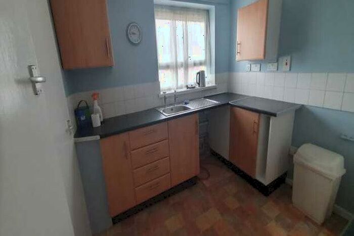 2 Bedroom Flat To Rent In Barn Close, Telford, TF2