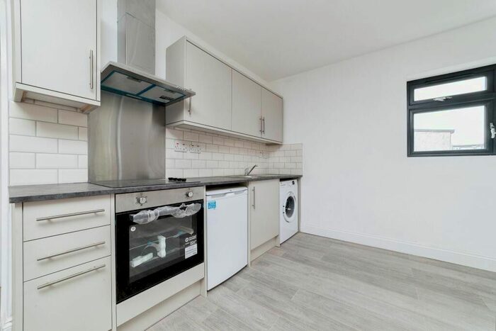 Studio To Rent In Camberwell, London, SE5