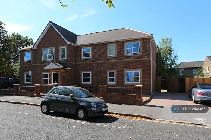 2 Bedroom Flat To Rent In Tall Tree Court, Romford, RM1