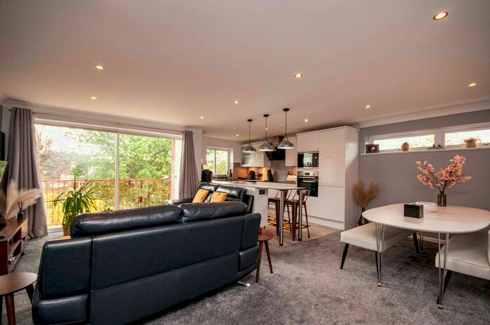 2 Bedroom Flat To Rent In Spruce Park, Cumberland Road, Bromley, Kent, BR2