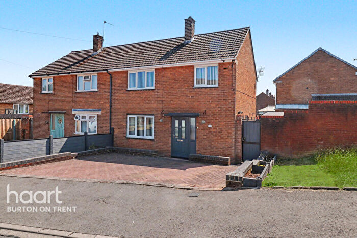 3 Bedroom Semi-Detached House For Sale In Pinewood Road, Burton-On-Trent, DE15