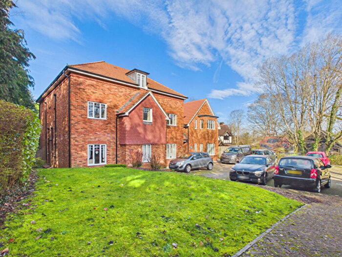 2 Bedroom Flat For Sale In Cadogan Place, North Heath Lane, Horsham, West Sussex, RH12
